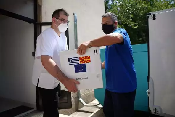 100.000 δόσεις προσέφερε η Ελλάδα στη Βόρεια Μακεδονία